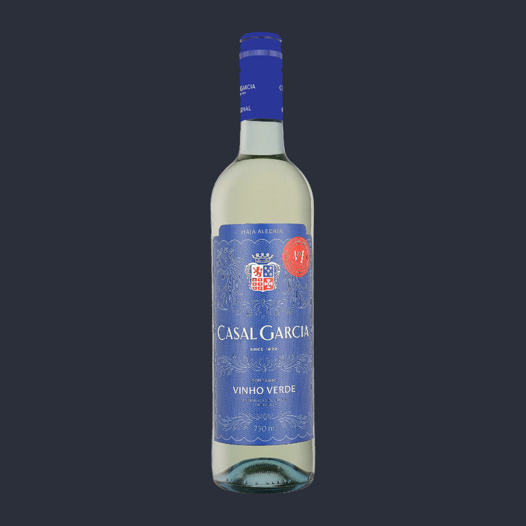 Casal Garcia Vinho Verde – ganze Flasche auf Anthrazit