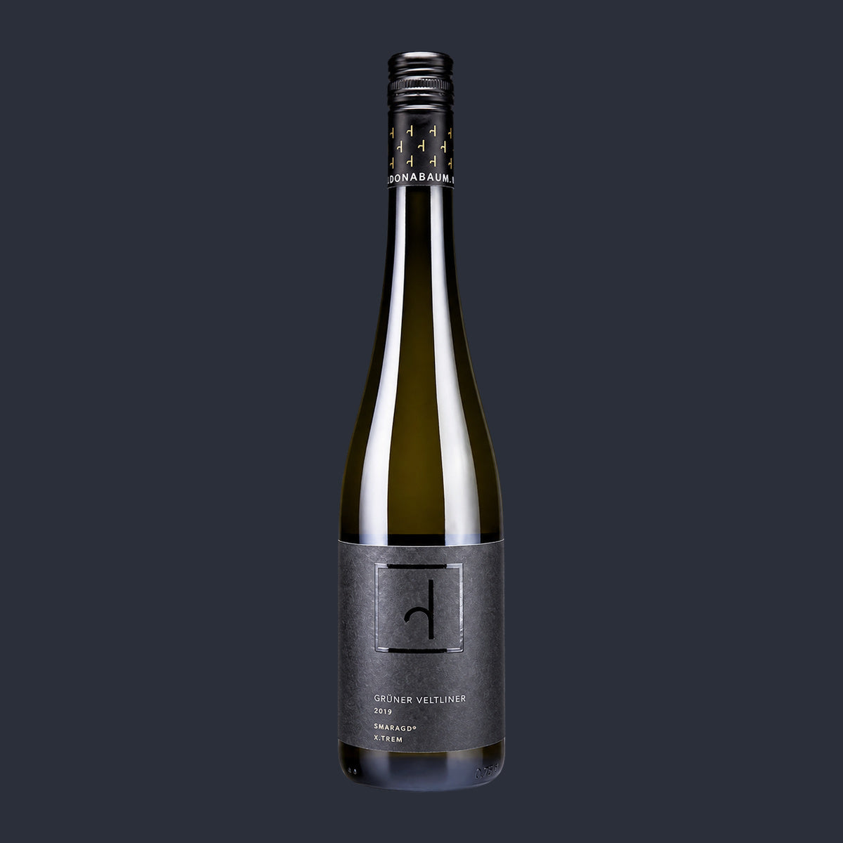 2023 Gruener Veltliner Smaragd® X.TREM – ganze Flasche auf Anthrazit