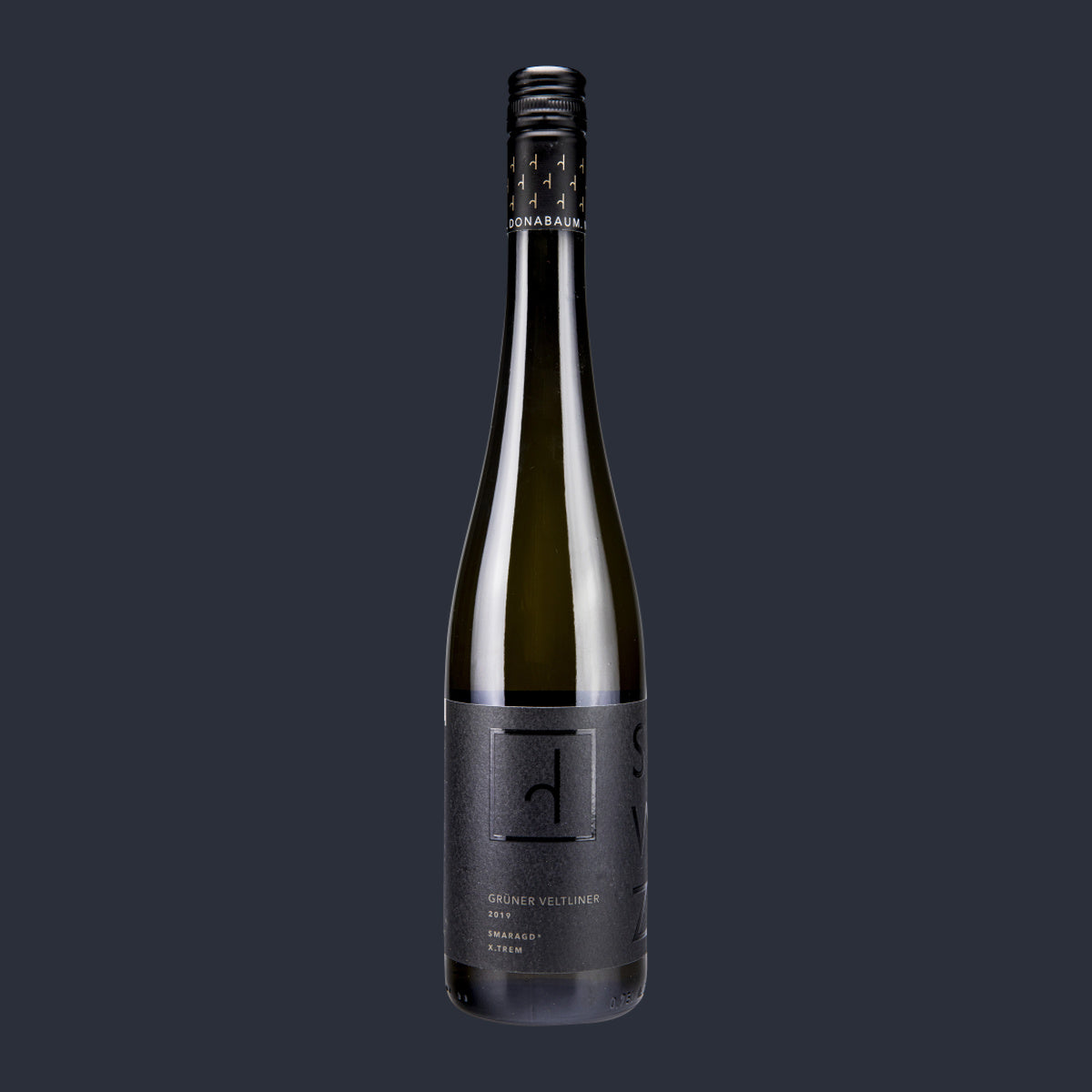 Grüner Veltliner SMARAGD X.TREM 2024 – ganze Flasche auf Anthrazit