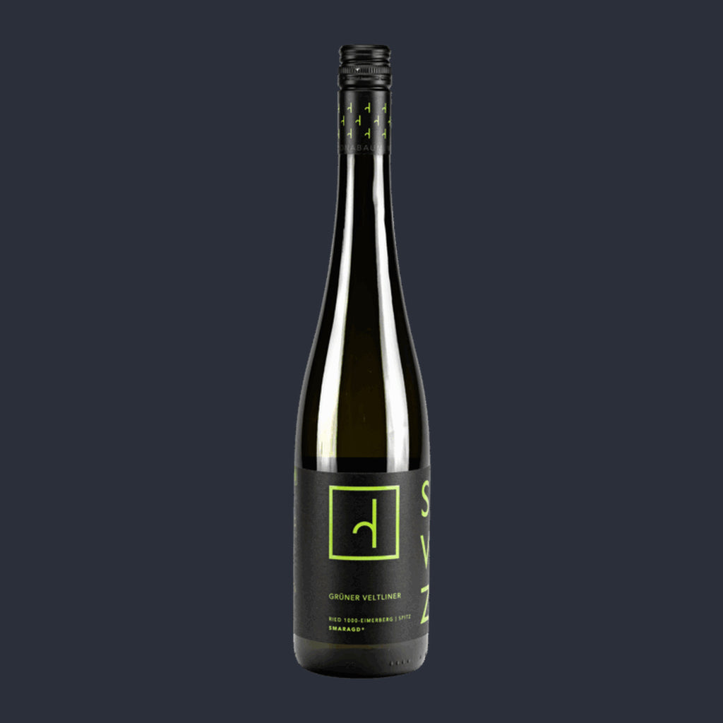 Riesling SMARAGD RIED 1000-Eimerberg 2023 – ganze Flasche auf Anthrazit