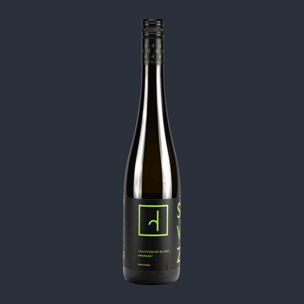 Sauvignon Blanc SMARAGD Wachau DAC 2025 – ganze Flasche auf Anthrazit