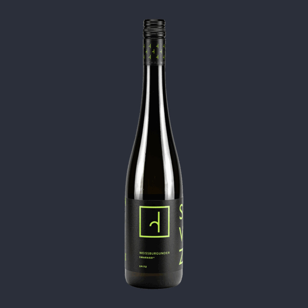 Weißburgunder SMARAGD SPITZ 2025 – ganze Flasche auf Anthrazit