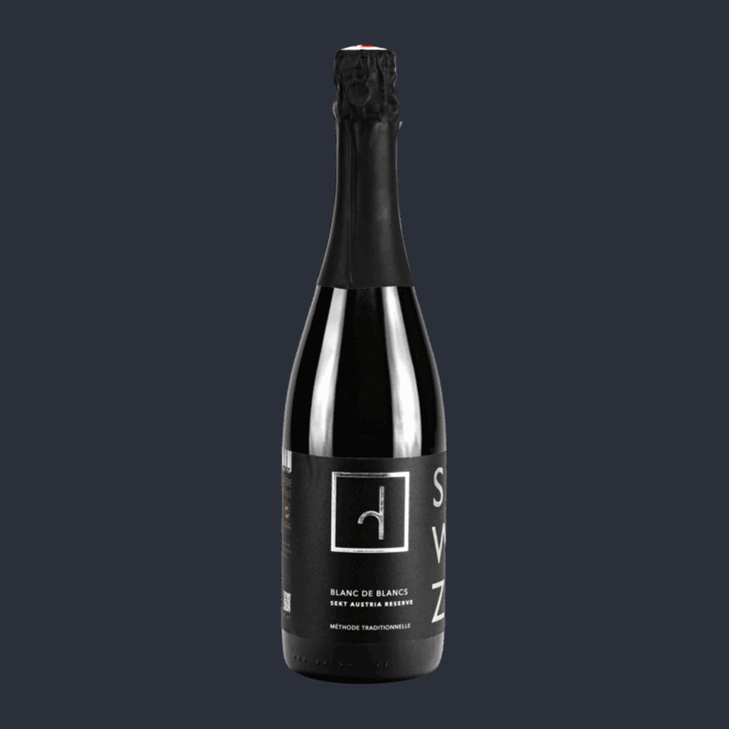 Chardonnay Sekt Austria Reserve g.U. "Blanc de Blancs" 2022 – ganze Flasche auf Anthrazit